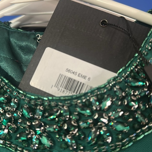Ieena for Mac Duggal Green Jewel Encrusted Neckline #56045, Green NWT - Picture 7 of 7